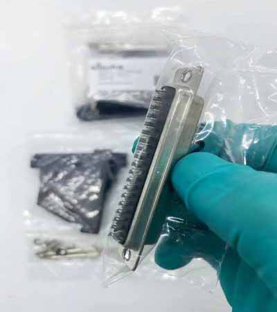 SUB-D 37針饋通的空氣側連接器